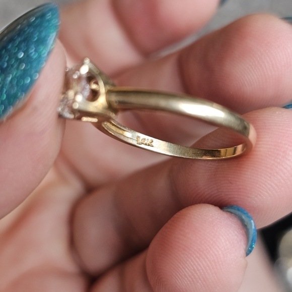 14k white spinel ring size 7.5. Stamped 14k. Resizeable by a jeweler. Looks just - Picture 6 of 9